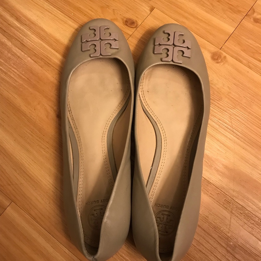Selling practically new Tory Burch flats!